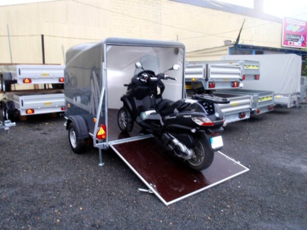 REMOLQUE PARA MOTOCICLETA CERRADO DEBON CARGO 1300